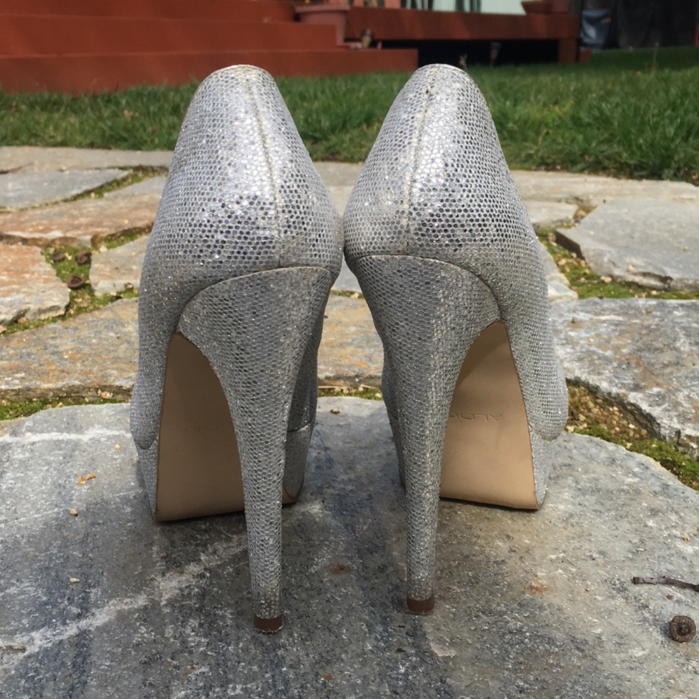 Sparkly high heels!!😍👠 - Picture 3 of 5